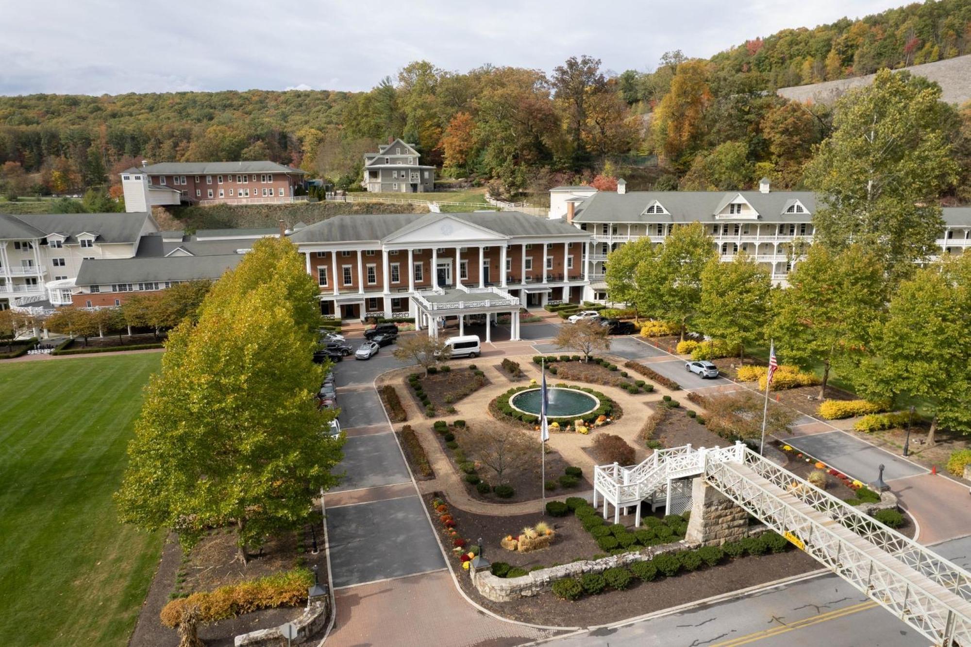 Omni Bedford Springs Resort Exteriör bild